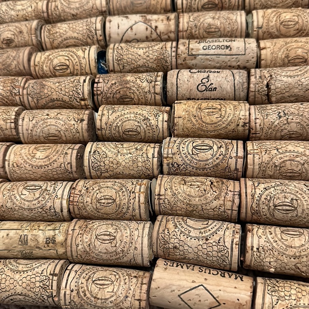 Over 100 wine corks for decorating and crafting